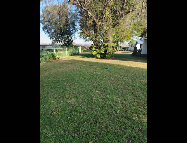 3 BEDROOM FREEHOLD FOR SALE IN BARRY HERTZOG PARK